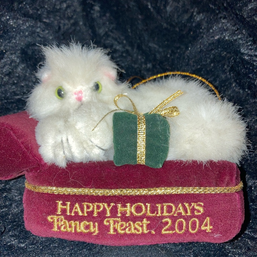 Fancy Feast 2004 Happy Holidays Ornament